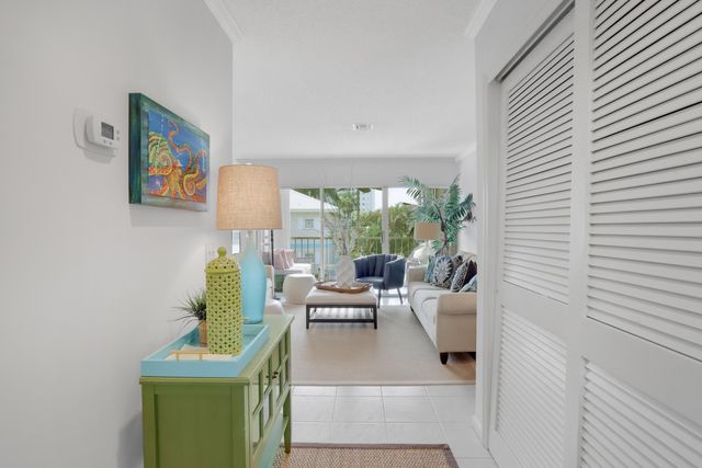 75 Venetian Drive D-13, Delray Beach, FL 33483