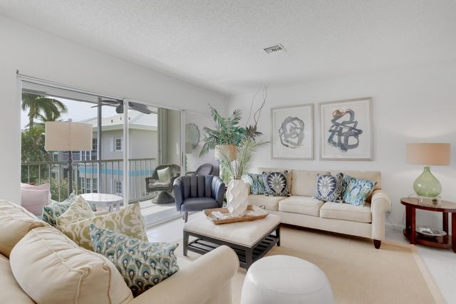 75 Venetian Drive D-13, Delray Beach, FL 33483