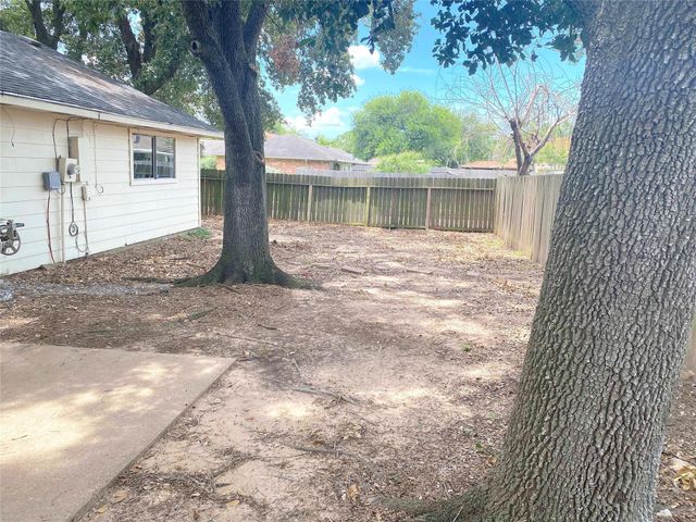 16222 Summer Dew Lane, Houston, TX 77095