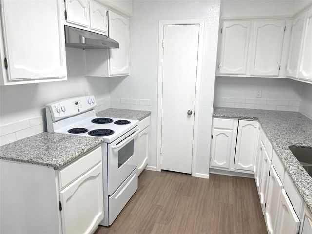 16222 Summer Dew Lane, Houston, TX 77095