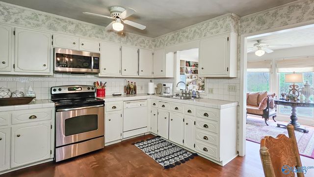 16442 Blackburn Lane, Athens, AL 35611