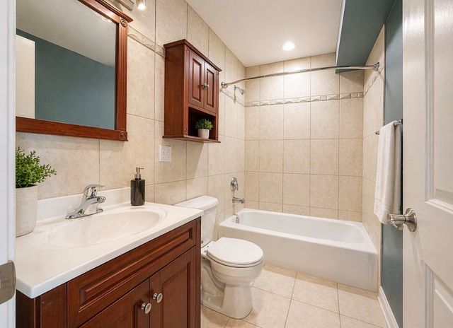 5658 W 63rd Street 3W, Chicago, IL 60638