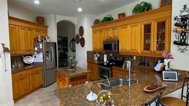 3885 E Hibiscus Street, Weston, FL 33332