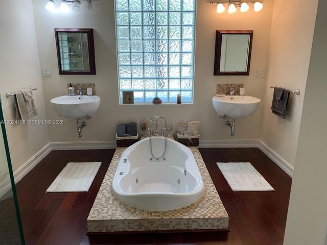 3885 E Hibiscus Street, Weston, FL 33332