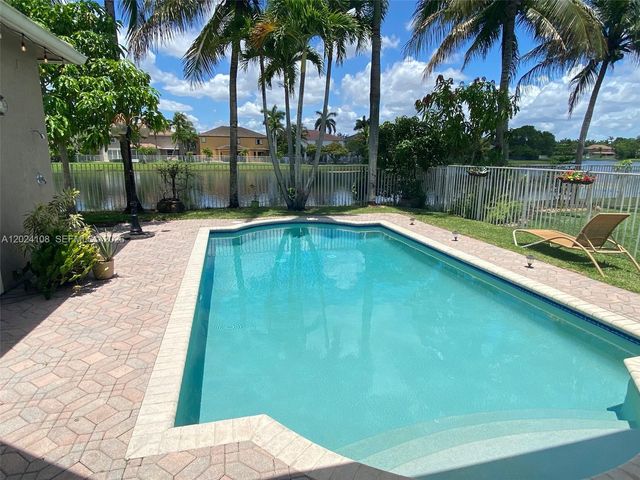 3885 E Hibiscus Street, Weston, FL 33332