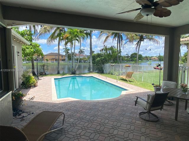 3885 E Hibiscus Street, Weston, FL 33332