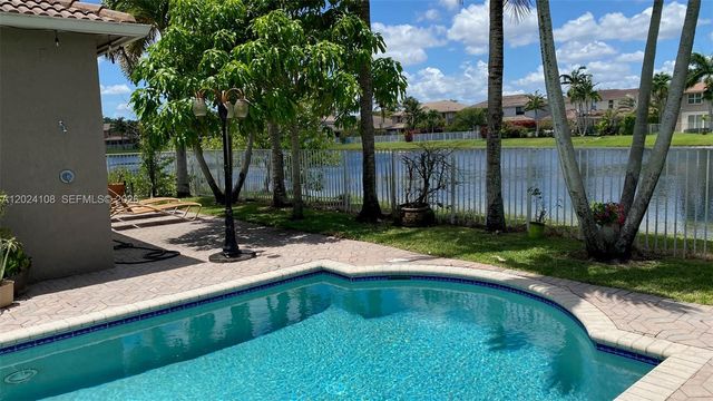 3885 E Hibiscus Street, Weston, FL 33332