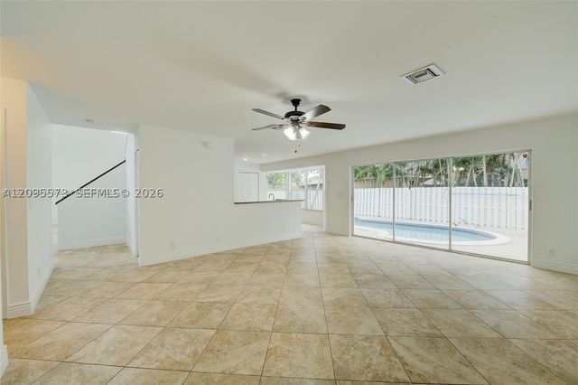 1127 SW 104th Way, Pembroke Pines, FL 33025