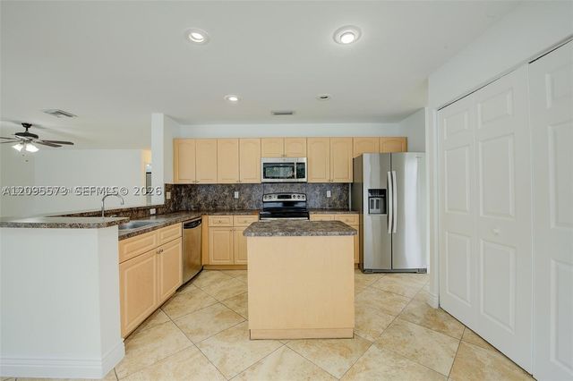 1127 SW 104th Way, Pembroke Pines, FL 33025