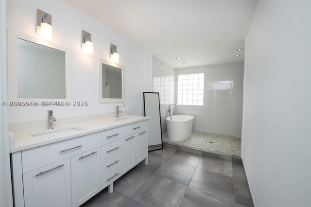 1127 SW 104th Way, Pembroke Pines, FL 33025