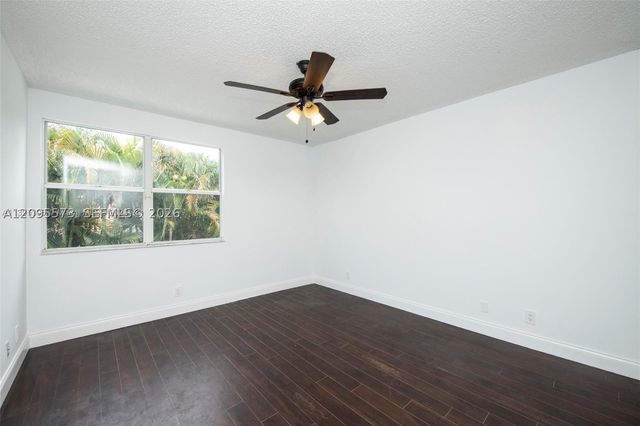 1127 SW 104th Way, Pembroke Pines, FL 33025