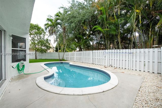 1127 SW 104th Way, Pembroke Pines, FL 33025