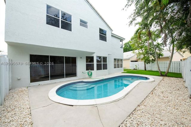 1127 SW 104th Way, Pembroke Pines, FL 33025