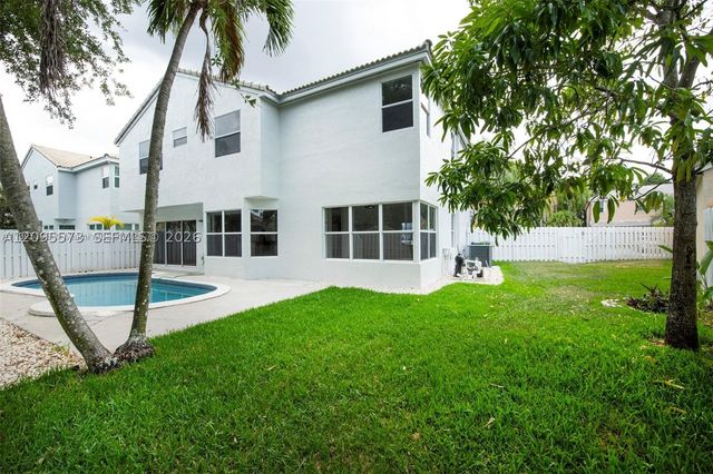 1127 SW 104th Way, Pembroke Pines, FL 33025