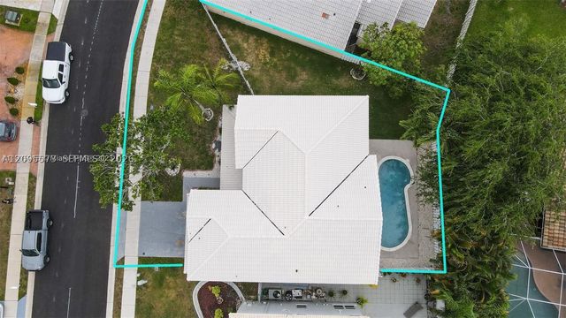 1127 SW 104th Way, Pembroke Pines, FL 33025