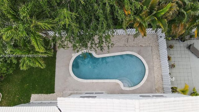 1127 SW 104th Way, Pembroke Pines, FL 33025