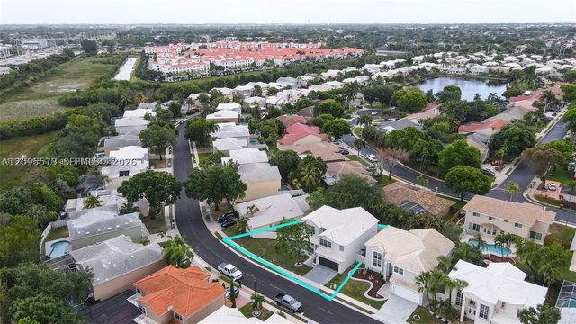 1127 SW 104th Way, Pembroke Pines, FL 33025