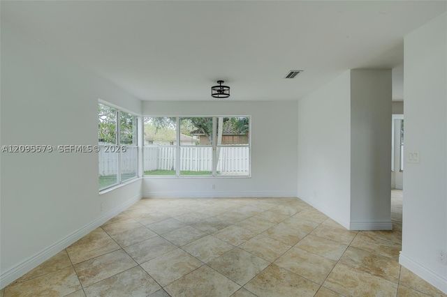 1127 SW 104th Way, Pembroke Pines, FL 33025