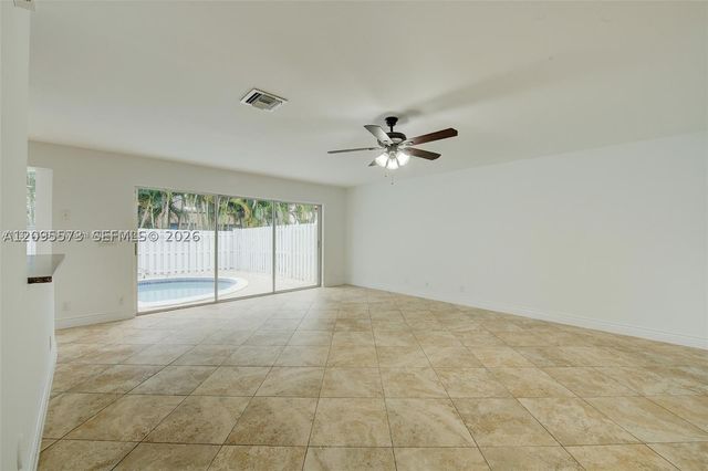 1127 SW 104th Way, Pembroke Pines, FL 33025