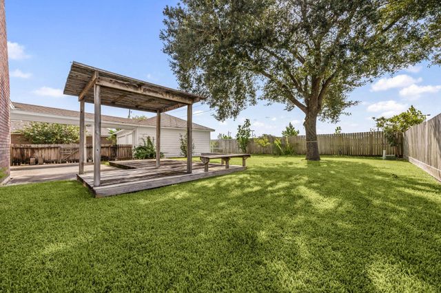 2207 Heather Green Drive, Houston, TX 77062