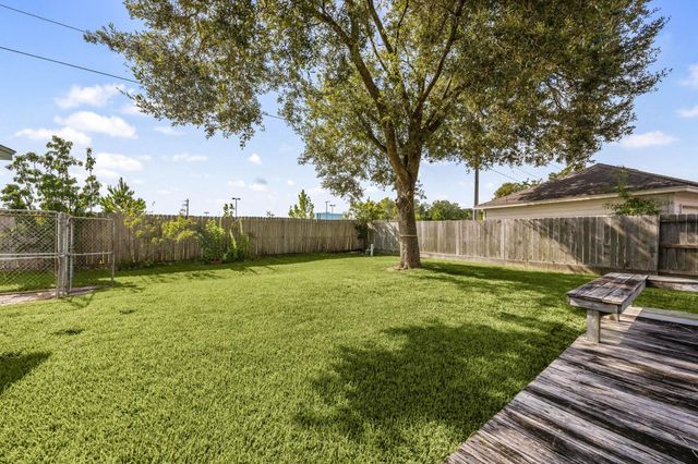 2207 Heather Green Drive, Houston, TX 77062