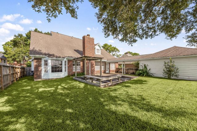 2207 Heather Green Drive, Houston, TX 77062
