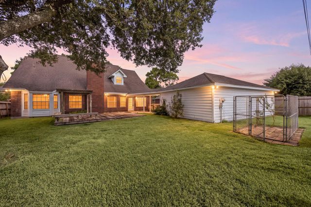 2207 Heather Green Drive, Houston, TX 77062