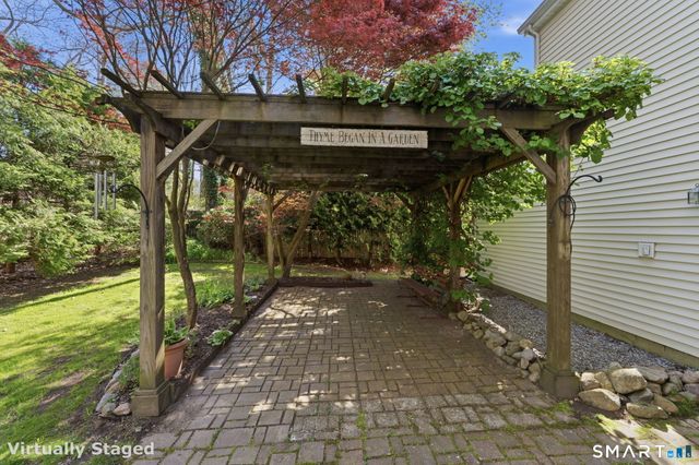 12 Lindros Lane, Waterford, CT 06385