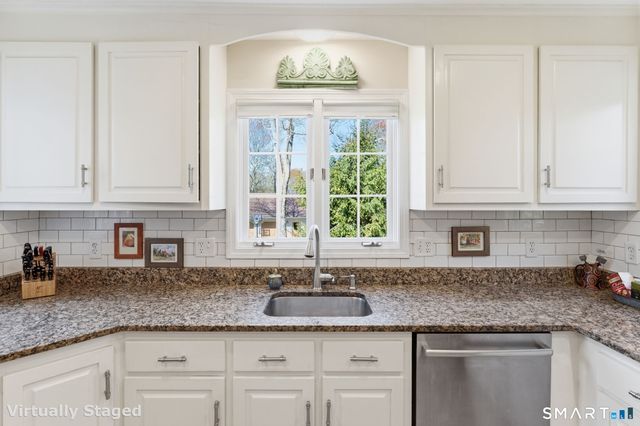 12 Lindros Lane, Waterford, CT 06385