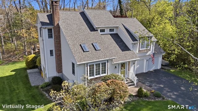 12 Lindros Lane, Waterford, CT 06385