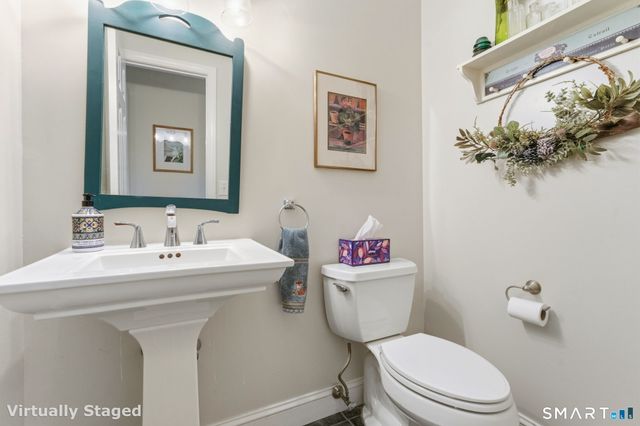 12 Lindros Lane, Waterford, CT 06385