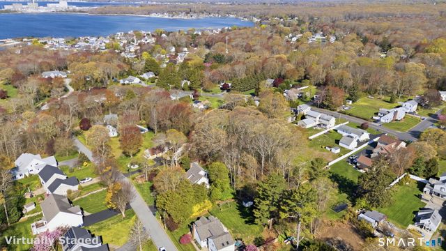 12 Lindros Lane, Waterford, CT 06385