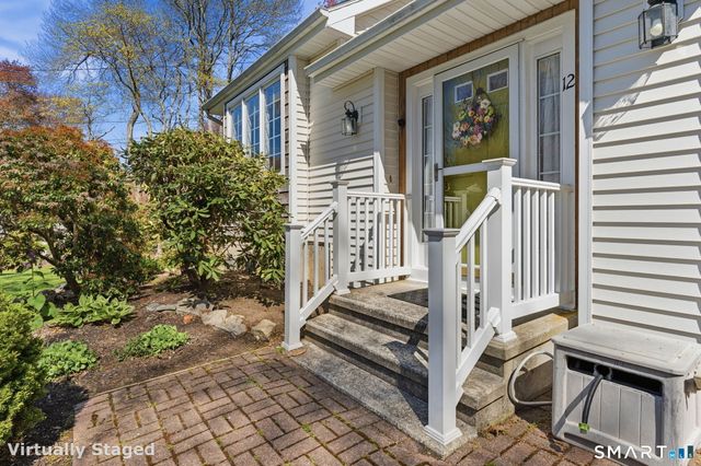 12 Lindros Lane, Waterford, CT 06385