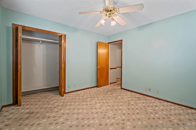 926 Sandstone Drive, Bartlesville, OK 74006