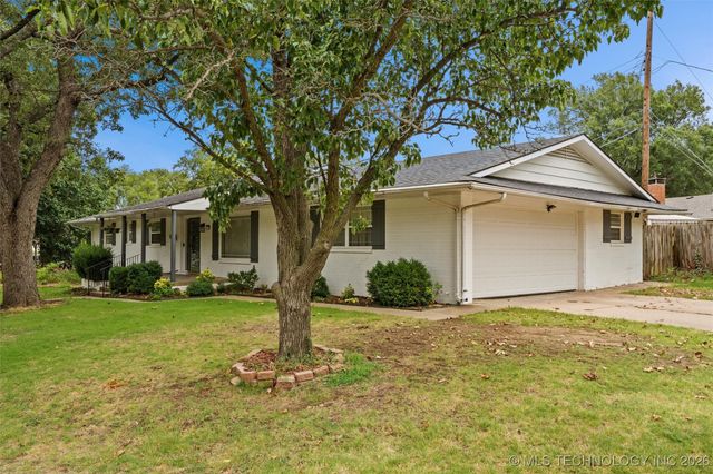 926 Sandstone Drive, Bartlesville, OK 74006