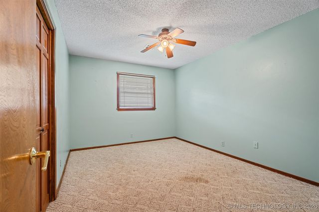 926 Sandstone Drive, Bartlesville, OK 74006