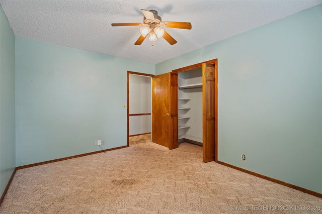 926 Sandstone Drive, Bartlesville, OK 74006