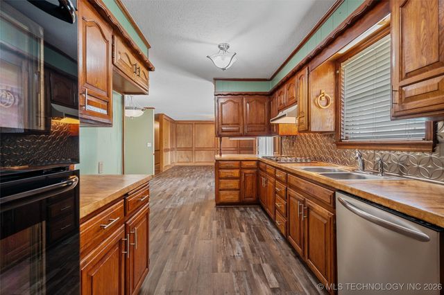 926 Sandstone Drive, Bartlesville, OK 74006