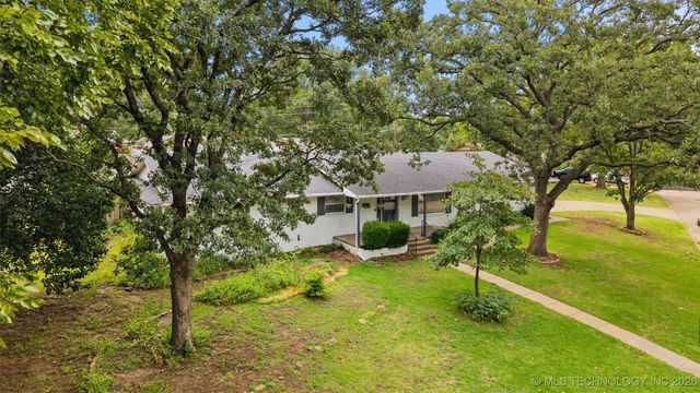 926 Sandstone Drive, Bartlesville, OK 74006