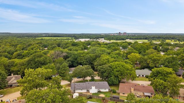 926 Sandstone Drive, Bartlesville, OK 74006