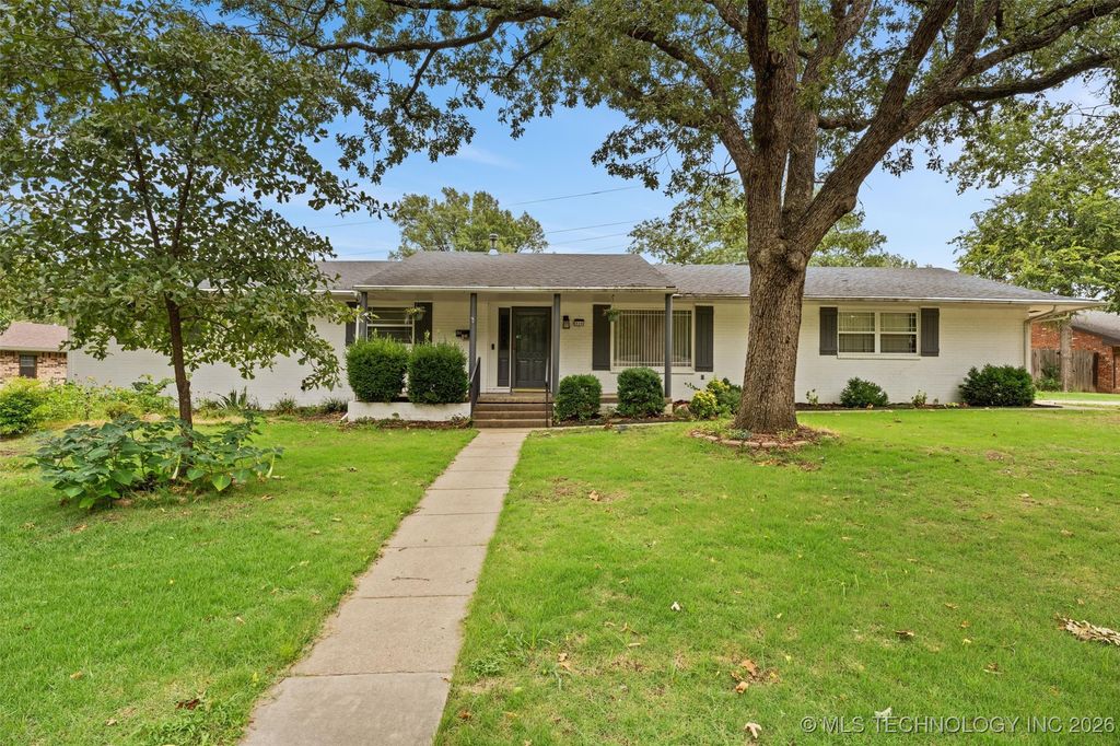 926 Sandstone Drive, Bartlesville, OK 74006