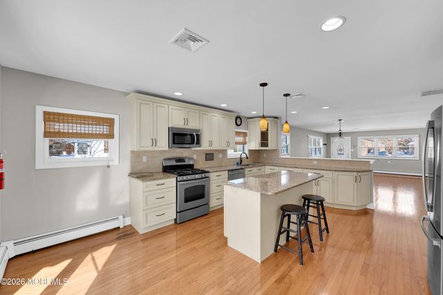 16 Mirador Court, Berkeley, NJ 08721