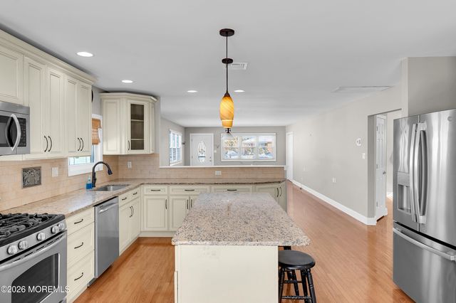 16 Mirador Court, Berkeley, NJ 08721