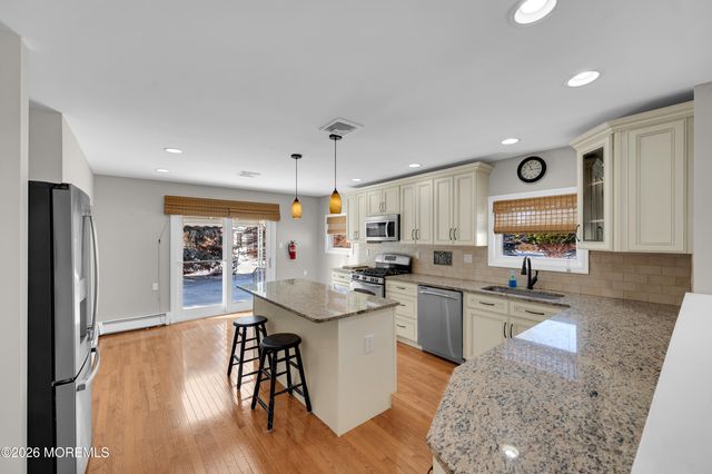 16 Mirador Court, Berkeley, NJ 08721