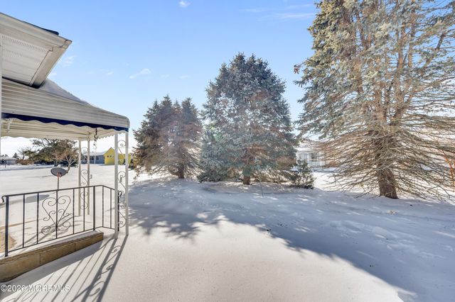 16 Mirador Court, Berkeley, NJ 08721