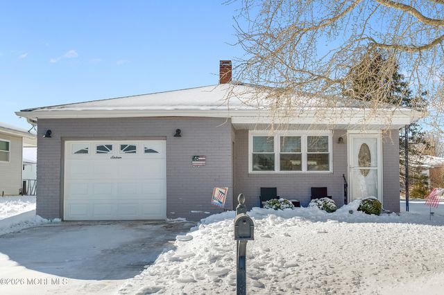 16 Mirador Court, Berkeley, NJ 08721