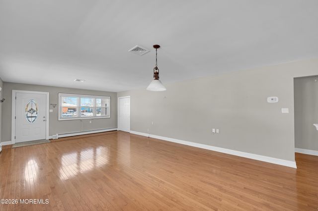 16 Mirador Court, Berkeley, NJ 08721