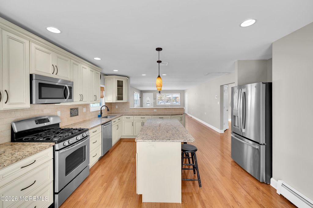 16 Mirador Court, Berkeley, NJ 08721