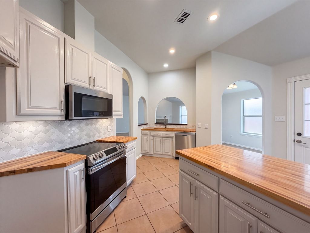 2961 Salado Trail, Fort Worth, TX 76118 — photo 2
