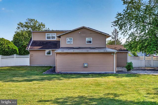 12 WOODBRIDGE RD, Gibbsboro, NJ 08026